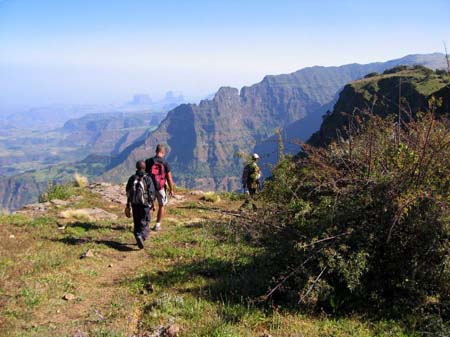 Walking around the canion rim